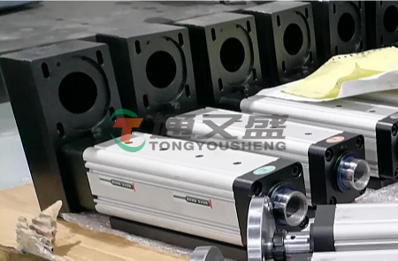 滚柱丝杠电动缸:包装机械行业的新宠 滚柱丝杠电动缸:包装机械行业的新宠