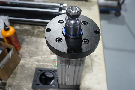 锂电池生产怕 “安全隐患”?高精度电缸全程护航,守住关键安全关 锂电池生产怕 “安全隐患”?高精度电缸全程护航,守住关键安全关