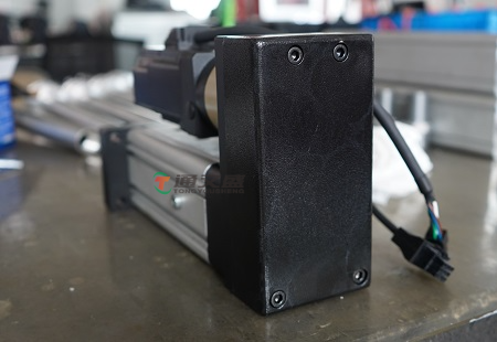 高速电缸在玻璃机械的特殊挑战：精度与柔性的双重考验